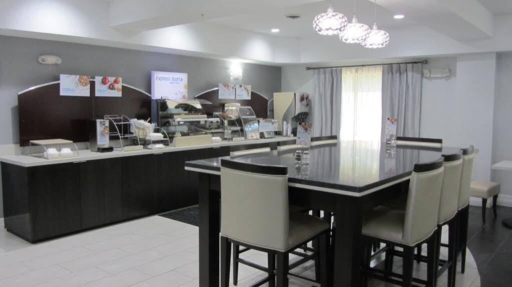 Holiday Inn Express And Suites Houston North - Iah Area By Ihg Kültér fotó