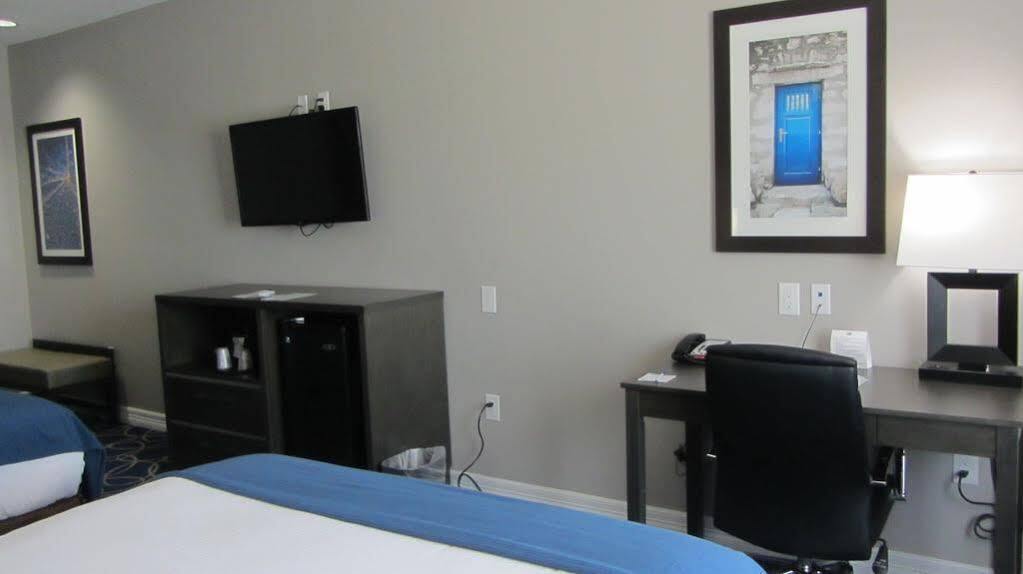 Holiday Inn Express And Suites Houston North - Iah Area By Ihg Kültér fotó